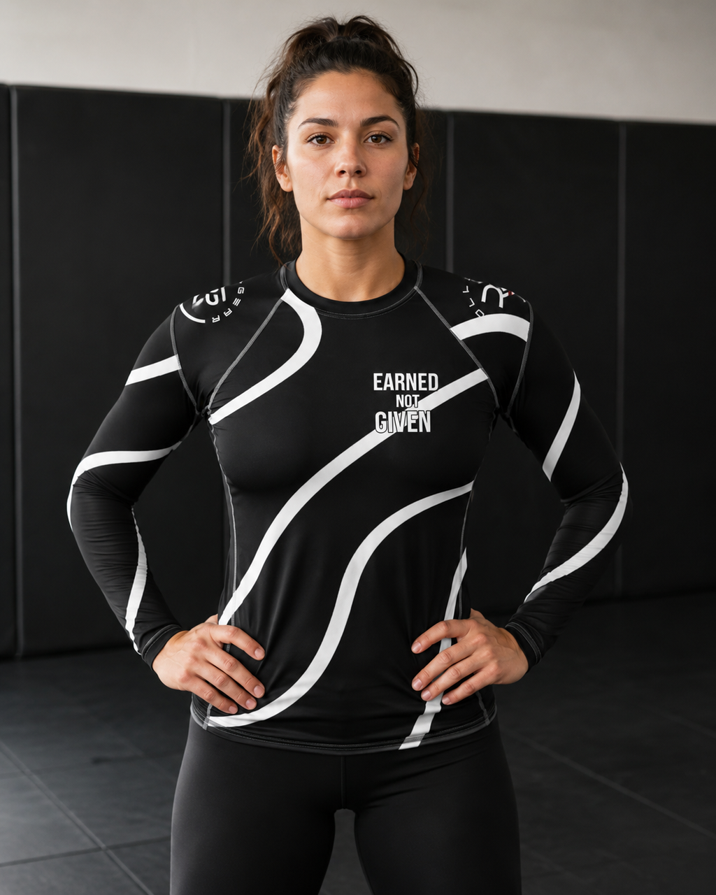 Rash Guard Manga Larga Espiral Negra – Negro/Blanco – Hombre | Roll Gear