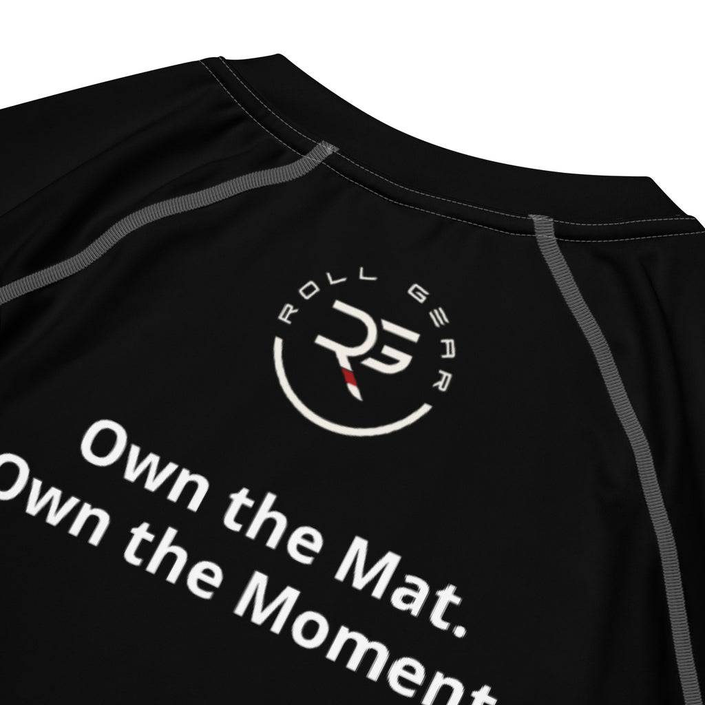 Back view of black short sleeve BJJ rash guard with grey stitching – sleek compression fit with no back graphics, ideal for no-gi training, MMA, and Brazilian Jiu-Jitsu
